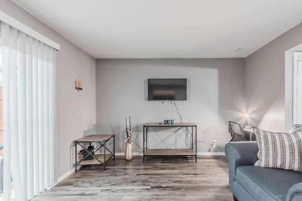 Cozy 2 Bedroom Apt 9Ml From Downtown Ft Worth ฟอร์ตเวิร์ท ภายนอก รูปภาพ