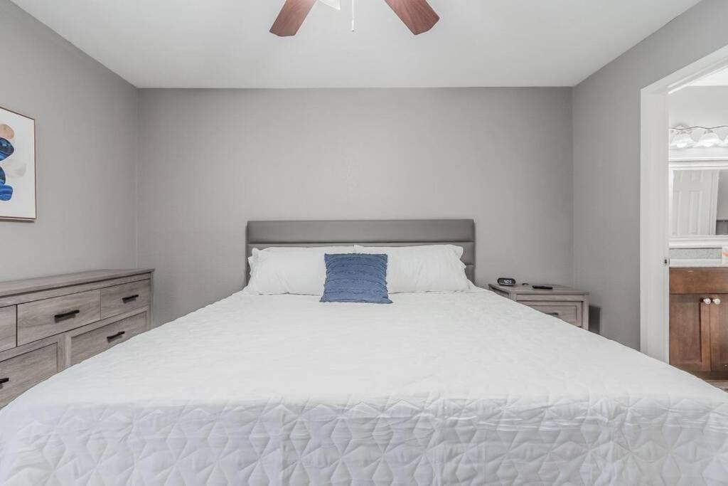 Cozy 2 Bedroom Apt 9Ml From Downtown Ft Worth ฟอร์ตเวิร์ท ภายนอก รูปภาพ